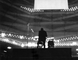 Ringo drumming at The Budokan